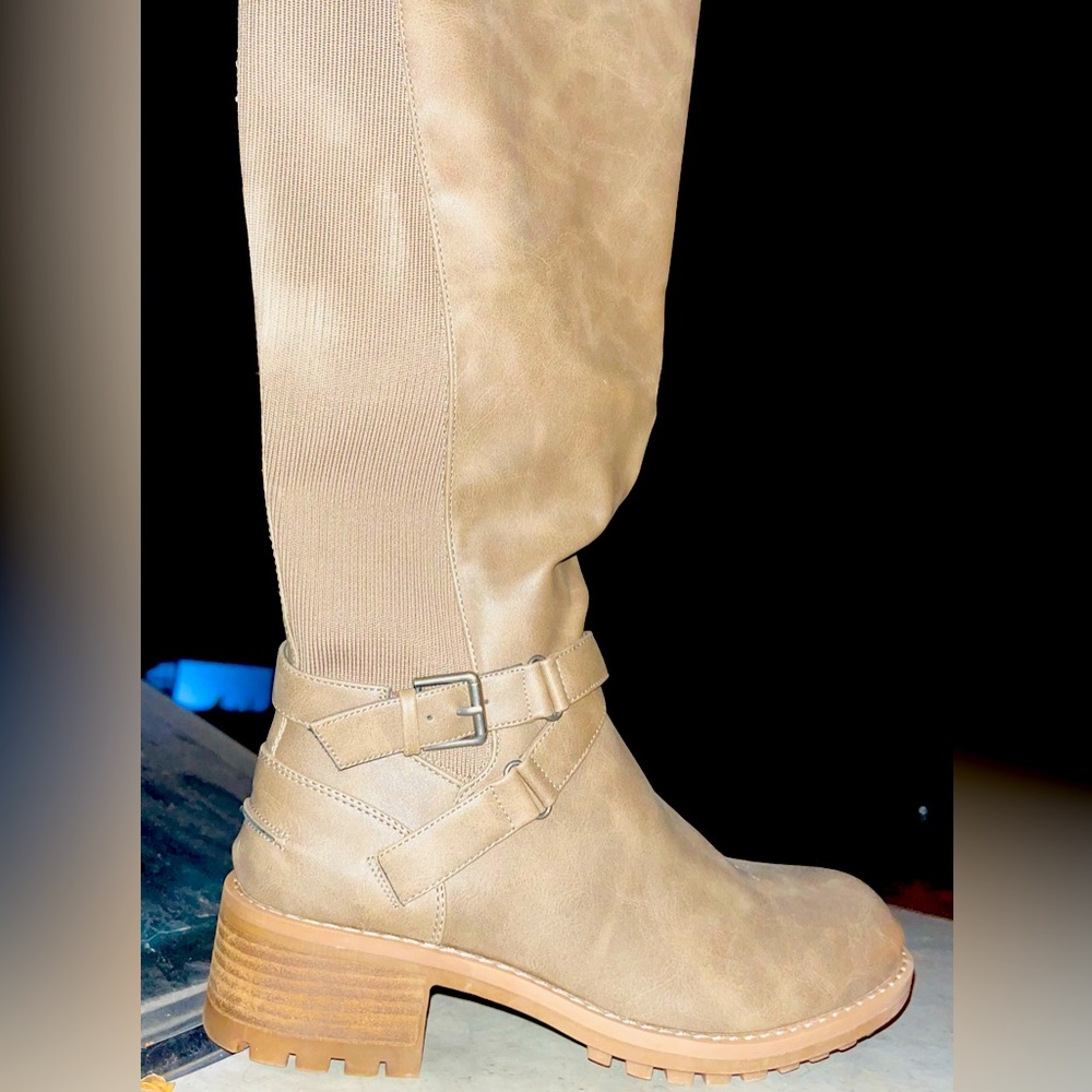 Boots - Picture 4 of 4